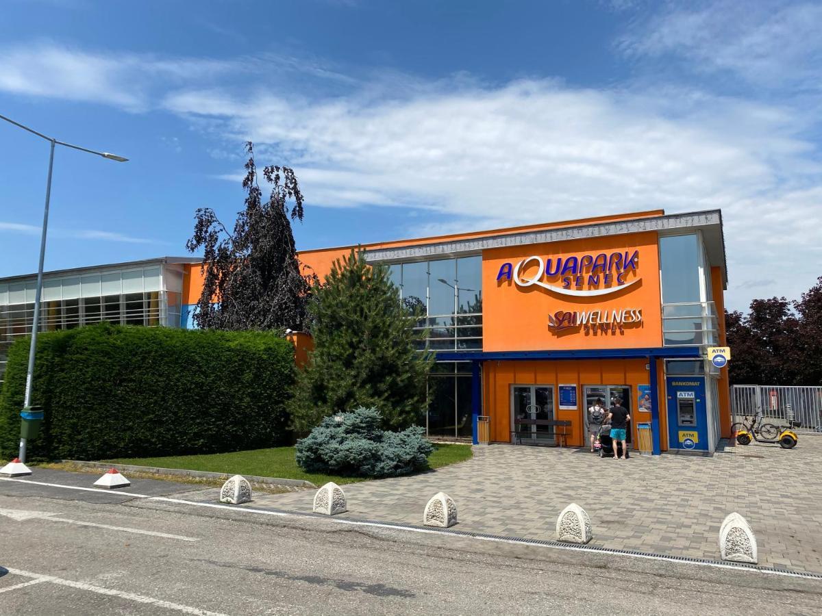 Apartman Delfin Сенець Екстер'єр фото